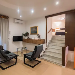 Apartamento La Residenza Chiaia Short Let Superior Via Chiaia 82, Nápoles